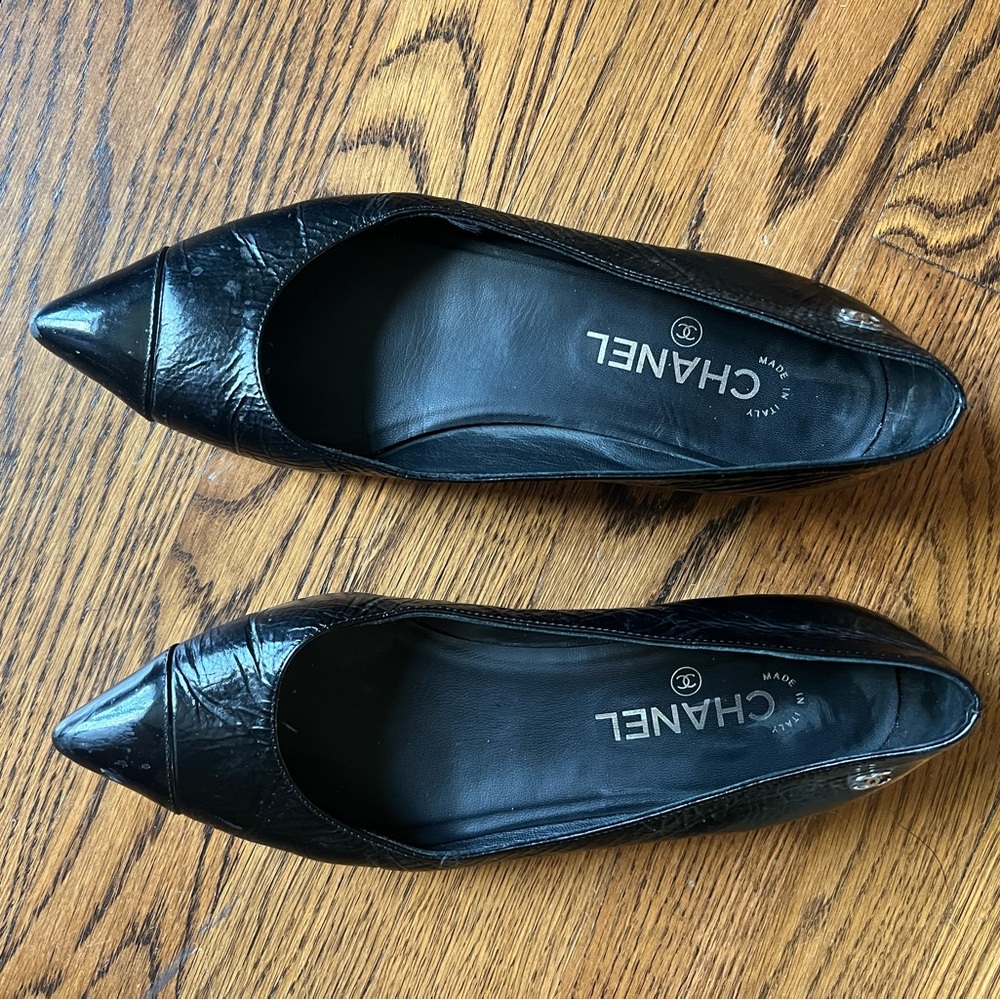 Chanel Women's Black Leather Flats - Picture 2 of 5